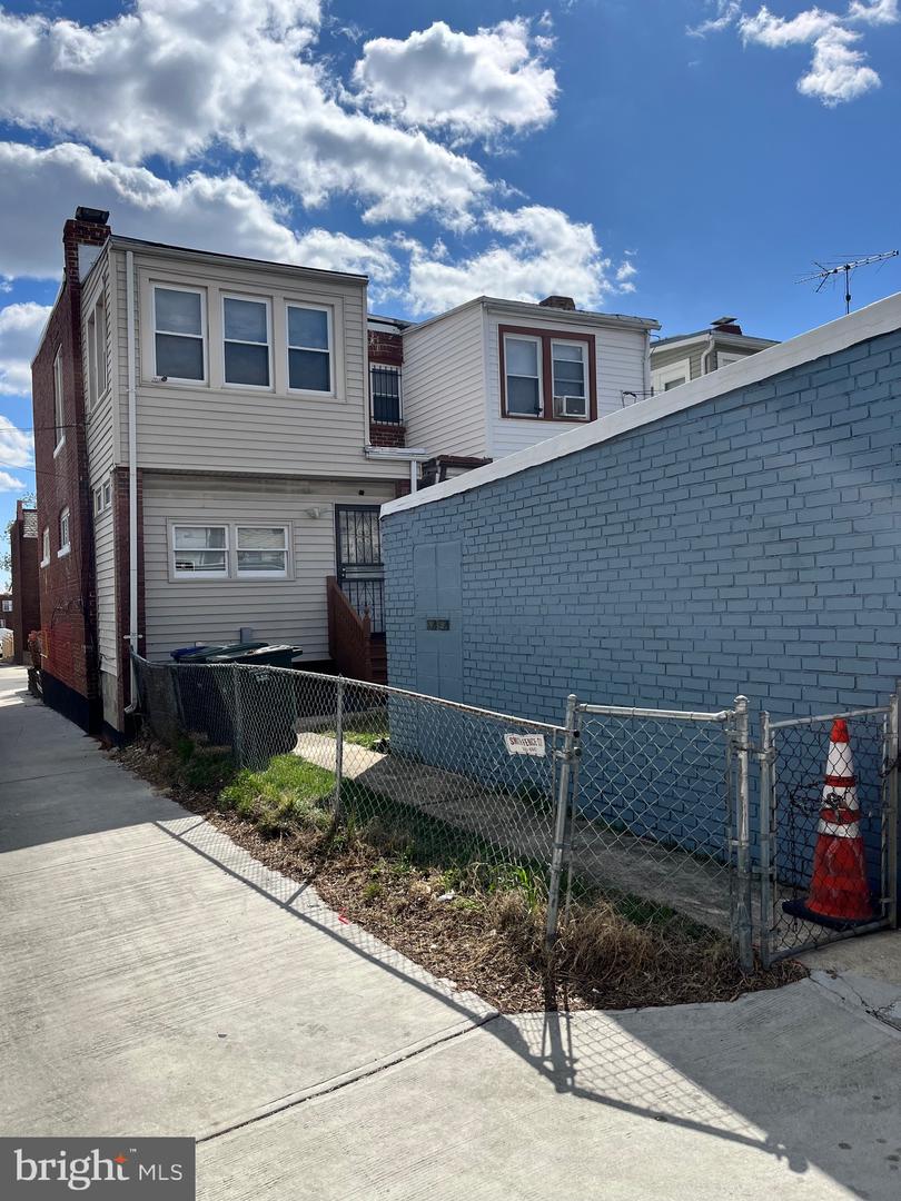 560 25TH PL NE, WASHINGTON, District Of Columbia 20002, 3 Bedrooms Bedrooms, ,2 BathroomsBathrooms,Residential,For sale,560 25TH PL NE,DCDC2192816 MLS # DCDC2192816