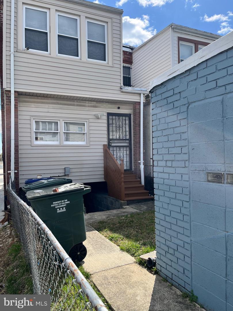 560 25TH PL NE, WASHINGTON, District Of Columbia 20002, 3 Bedrooms Bedrooms, ,2 BathroomsBathrooms,Residential,For sale,560 25TH PL NE,DCDC2192816 MLS # DCDC2192816