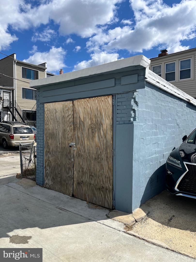 560 25TH PL NE, WASHINGTON, District Of Columbia 20002, 3 Bedrooms Bedrooms, ,2 BathroomsBathrooms,Residential,For sale,560 25TH PL NE,DCDC2192816 MLS # DCDC2192816
