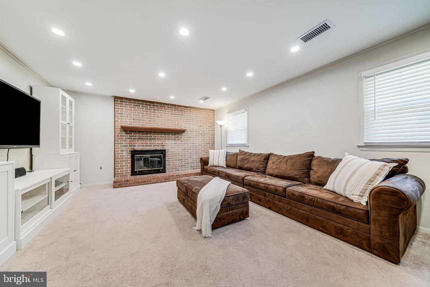 1834 TOYON WAY, VIENNA, Virginia 22182, 5 Bedrooms Bedrooms, ,3 BathroomsBathrooms,Residential,For sale,1834 TOYON WAY,VAFX2230974 MLS # VAFX2230974