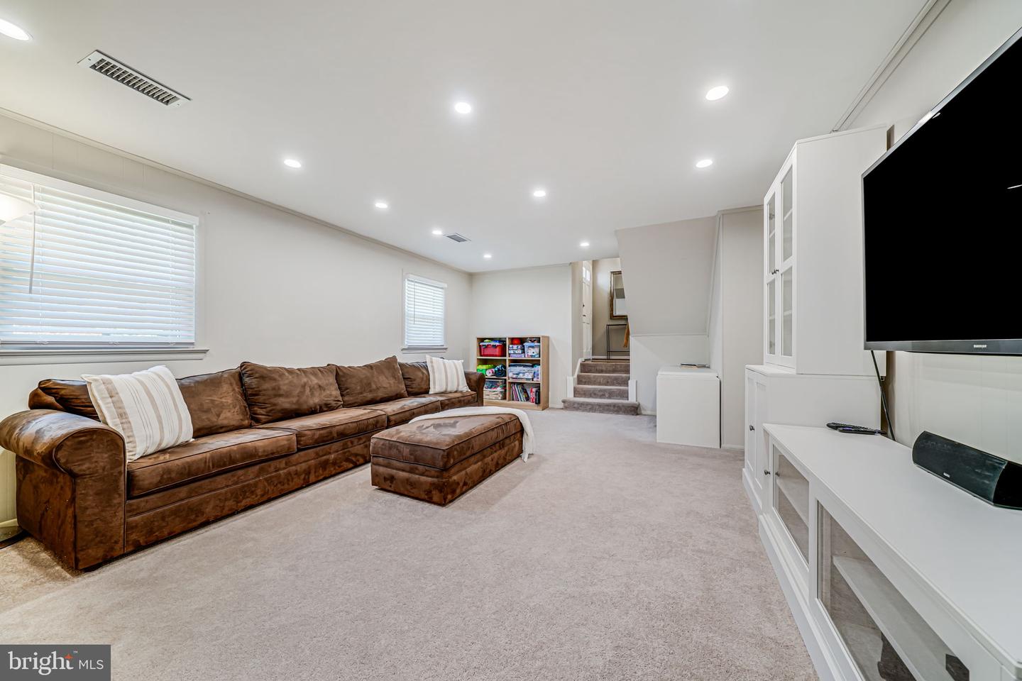 1834 TOYON WAY, VIENNA, Virginia 22182, 5 Bedrooms Bedrooms, ,3 BathroomsBathrooms,Residential,For sale,1834 TOYON WAY,VAFX2230974 MLS # VAFX2230974
