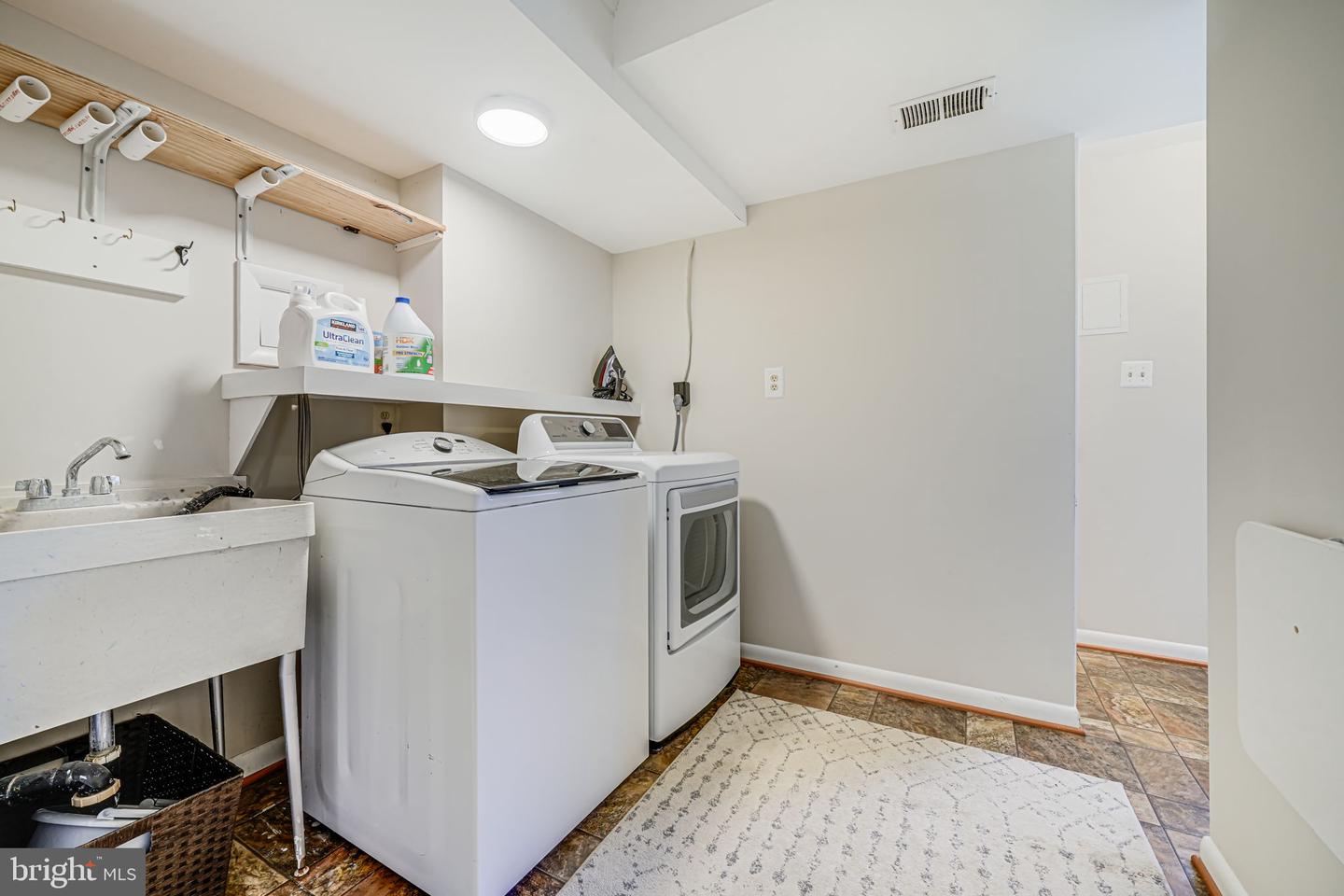 1834 TOYON WAY, VIENNA, Virginia 22182, 5 Bedrooms Bedrooms, ,3 BathroomsBathrooms,Residential,For sale,1834 TOYON WAY,VAFX2230974 MLS # VAFX2230974