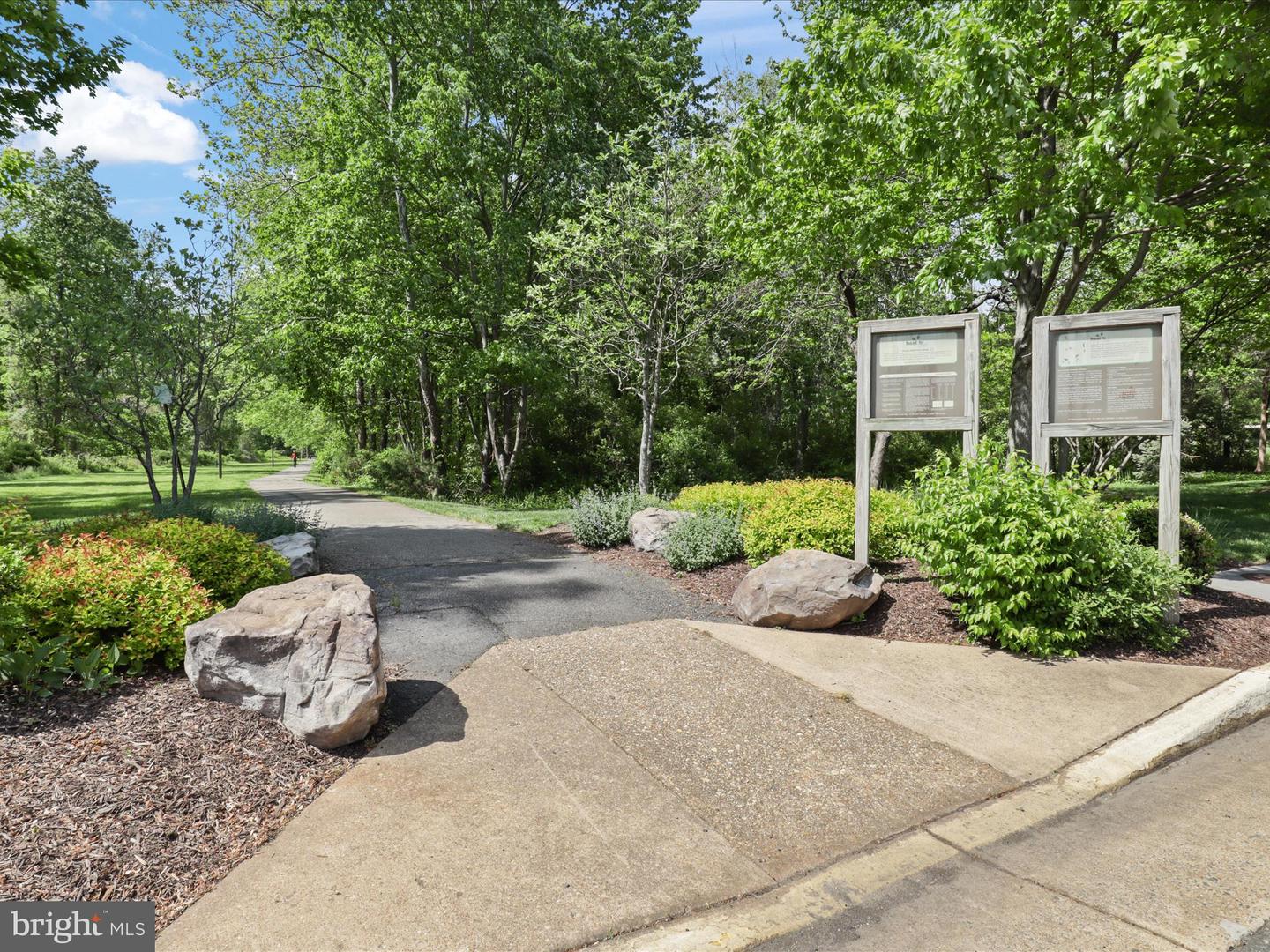 5267 MORNING MIST LN, ALEXANDRIA, Virginia 22312, 3 Bedrooms Bedrooms, ,2 BathroomsBathrooms,Residential,For sale,5267 MORNING MIST LN,VAFX2231072 MLS # VAFX2231072