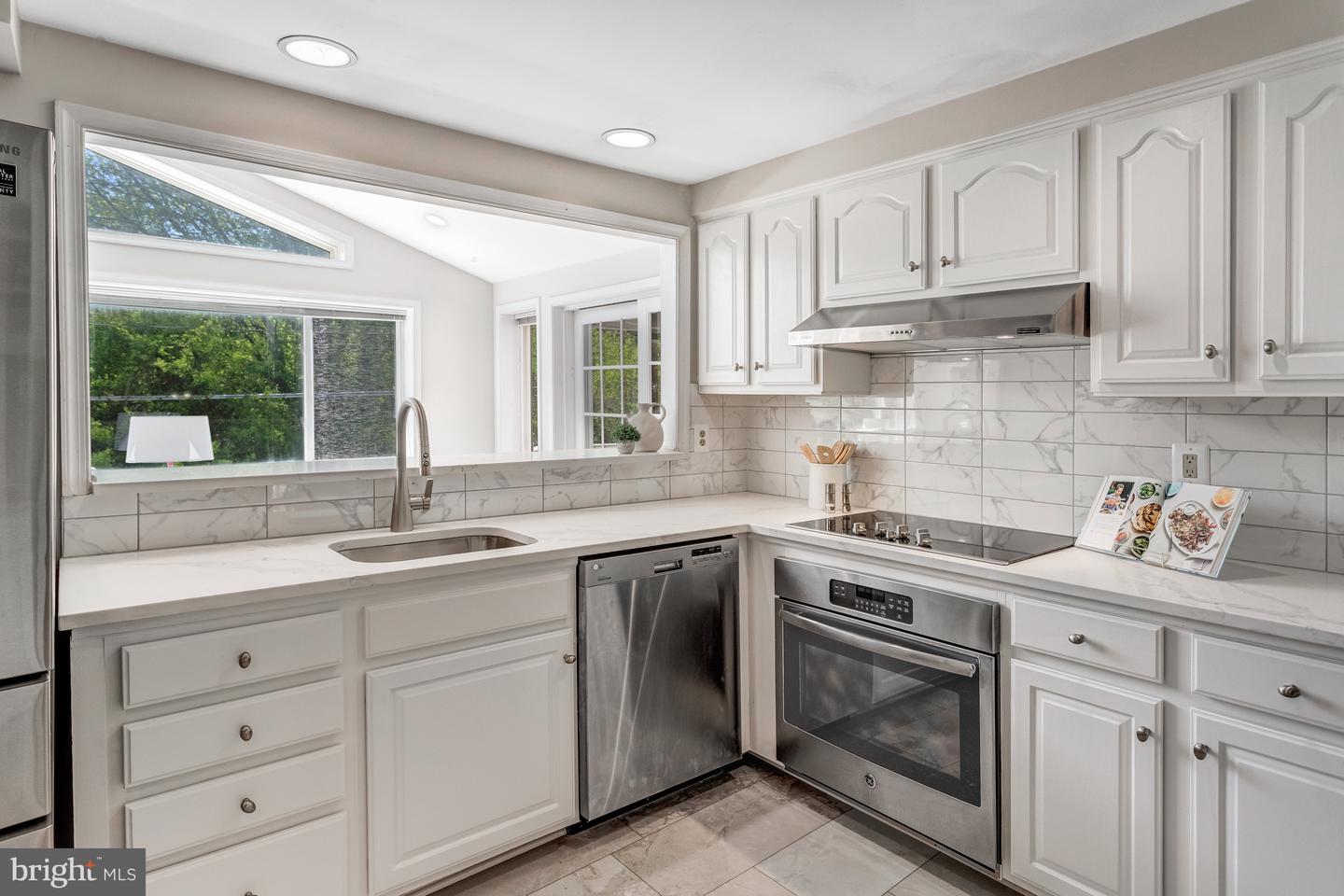 4023 MIDDLE RIDGE DR, FAIRFAX, Virginia 22033, 4 Bedrooms Bedrooms, ,3 BathroomsBathrooms,Residential,For sale,4023 MIDDLE RIDGE DR,VAFX2231106 MLS # VAFX2231106