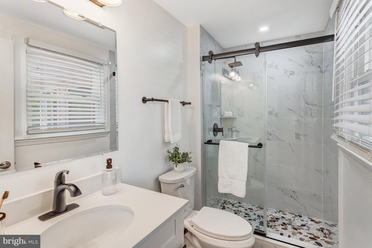 4023 MIDDLE RIDGE DR, FAIRFAX, Virginia 22033, 4 Bedrooms Bedrooms, ,3 BathroomsBathrooms,Residential,For sale,4023 MIDDLE RIDGE DR,VAFX2231106 MLS # VAFX2231106