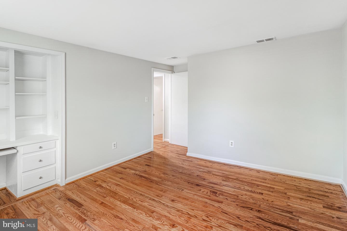 4023 MIDDLE RIDGE DR, FAIRFAX, Virginia 22033, 4 Bedrooms Bedrooms, ,3 BathroomsBathrooms,Residential,For sale,4023 MIDDLE RIDGE DR,VAFX2231106 MLS # VAFX2231106