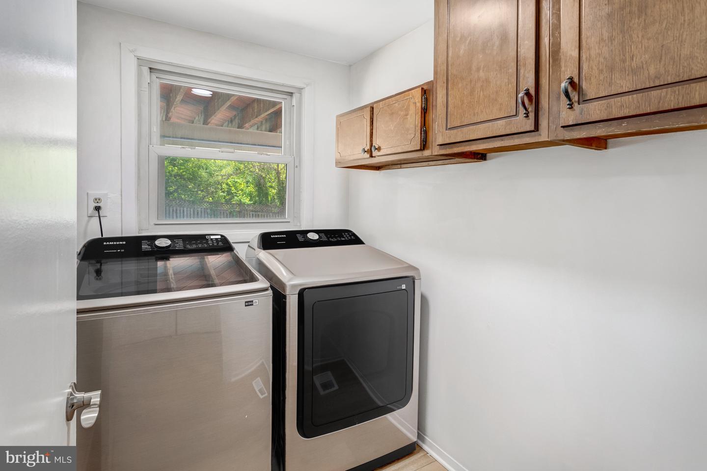 4023 MIDDLE RIDGE DR, FAIRFAX, Virginia 22033, 4 Bedrooms Bedrooms, ,3 BathroomsBathrooms,Residential,For sale,4023 MIDDLE RIDGE DR,VAFX2231106 MLS # VAFX2231106