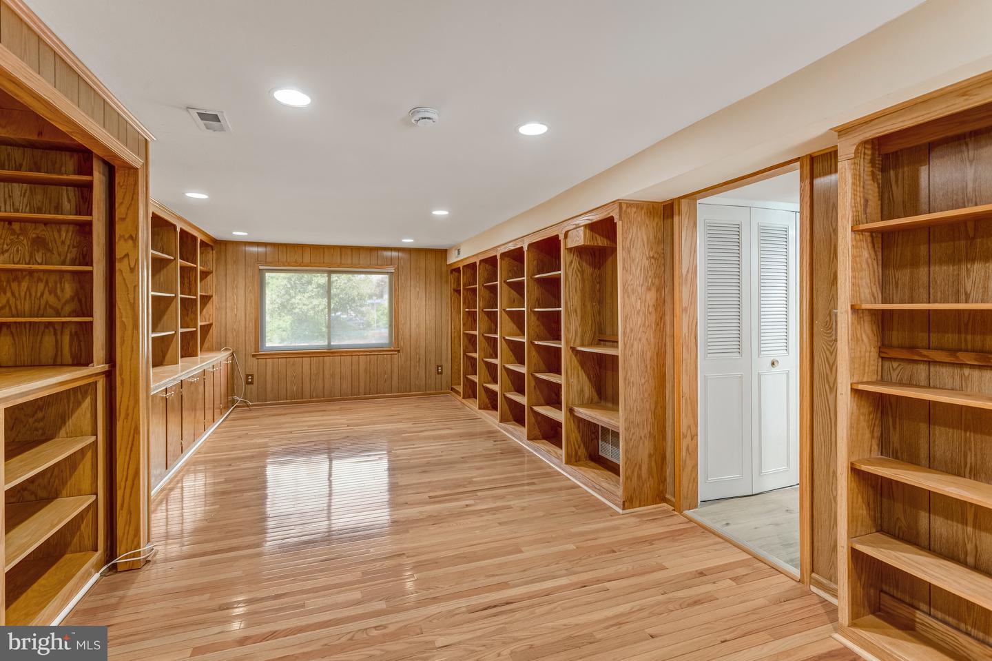 4023 MIDDLE RIDGE DR, FAIRFAX, Virginia 22033, 4 Bedrooms Bedrooms, ,3 BathroomsBathrooms,Residential,For sale,4023 MIDDLE RIDGE DR,VAFX2231106 MLS # VAFX2231106