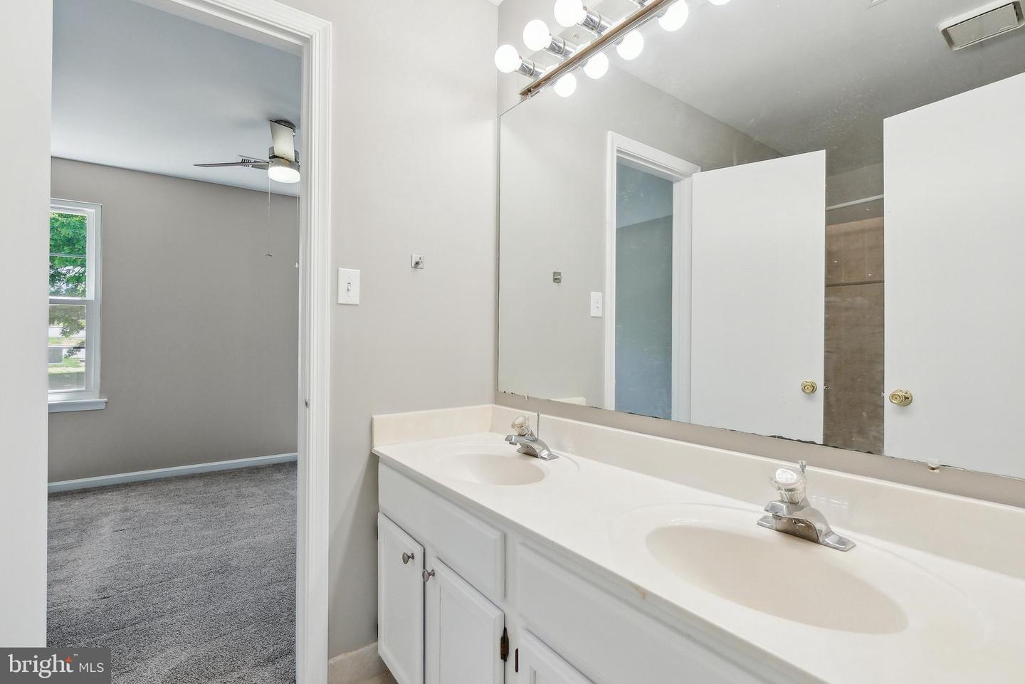 15158 WENTWOOD LN, WOODBRIDGE, Virginia 22191, 4 Bedrooms Bedrooms, ,2 BathroomsBathrooms,Residential,For sale,15158 WENTWOOD LN,VAPW2090870 MLS # VAPW2090870