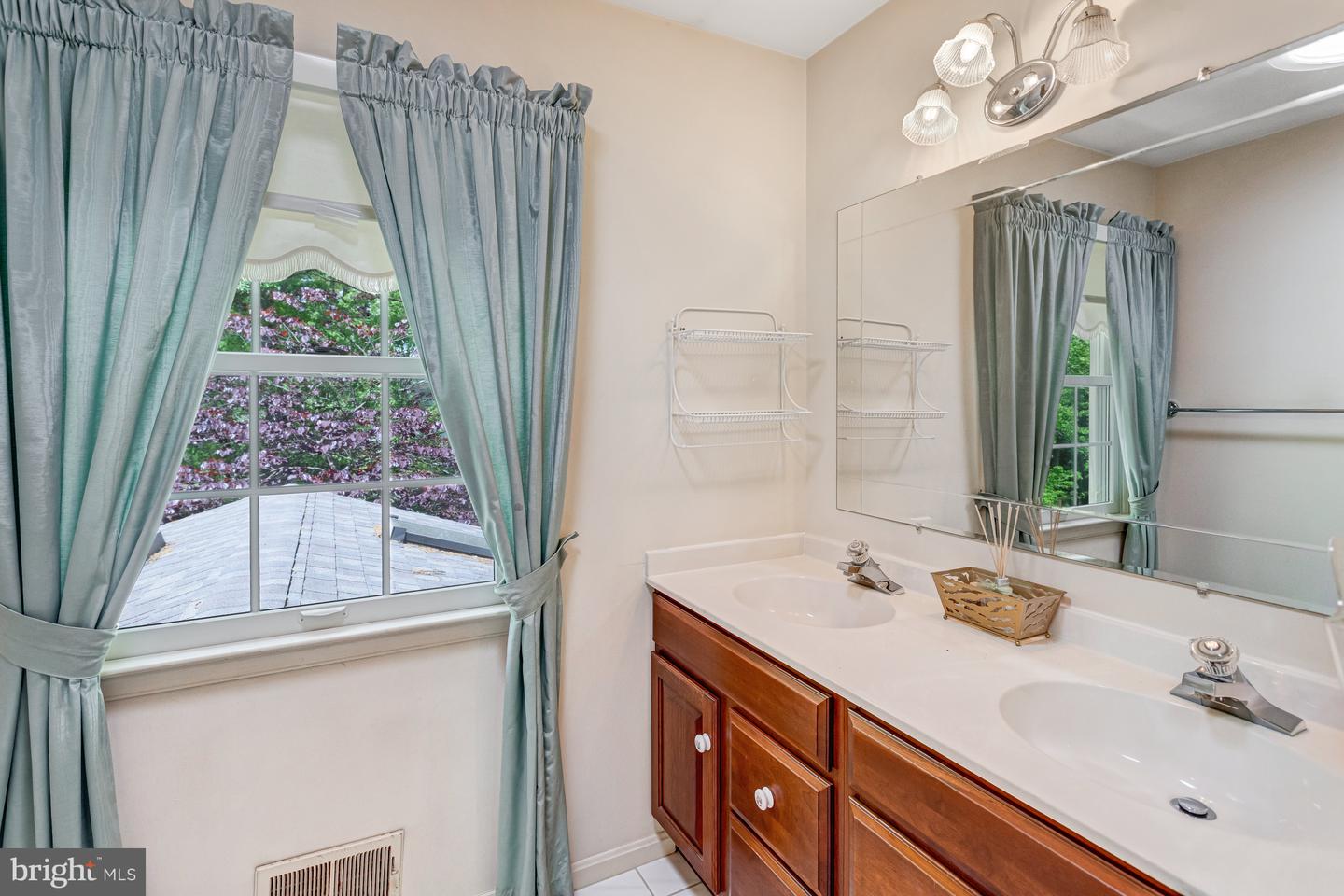 4306 BIRCH POND LN, FAIRFAX, Virginia 22033, 4 Bedrooms Bedrooms, ,3 BathroomsBathrooms,Residential,For sale,4306 BIRCH POND LN,VAFX2231422 MLS # VAFX2231422
