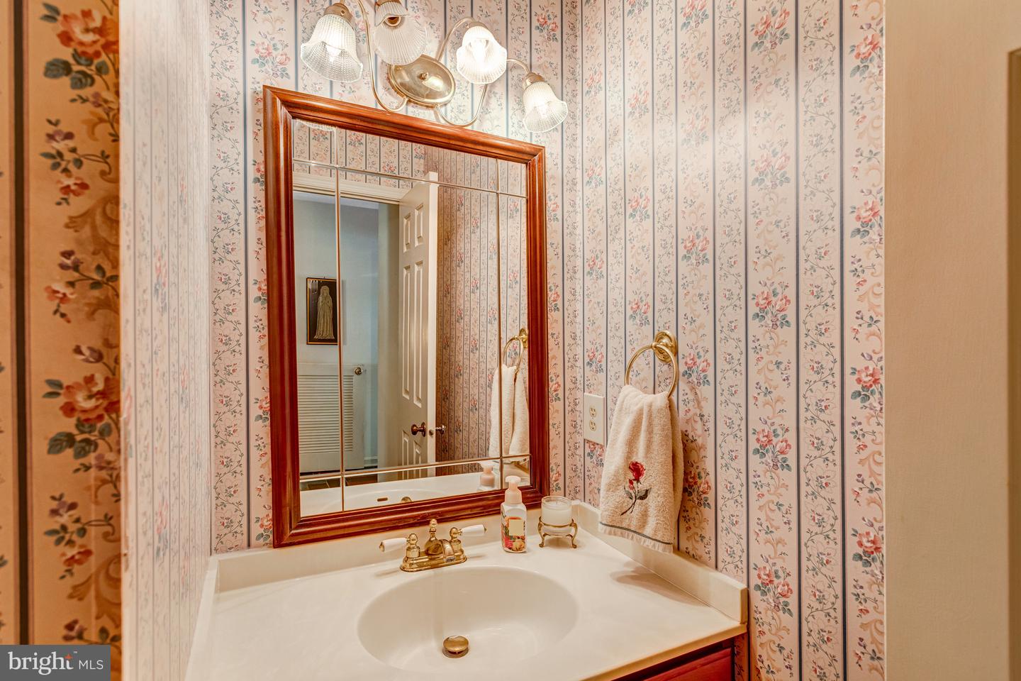 4306 BIRCH POND LN, FAIRFAX, Virginia 22033, 4 Bedrooms Bedrooms, ,3 BathroomsBathrooms,Residential,For sale,4306 BIRCH POND LN,VAFX2231422 MLS # VAFX2231422