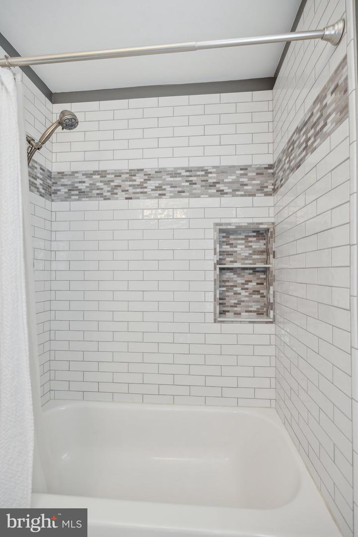 7225 TYLER AVE, FALLS CHURCH, Virginia 22042, 5 Bedrooms Bedrooms, ,3 BathroomsBathrooms,Residential,For sale,7225 TYLER AVE,VAFX2231778 MLS # VAFX2231778