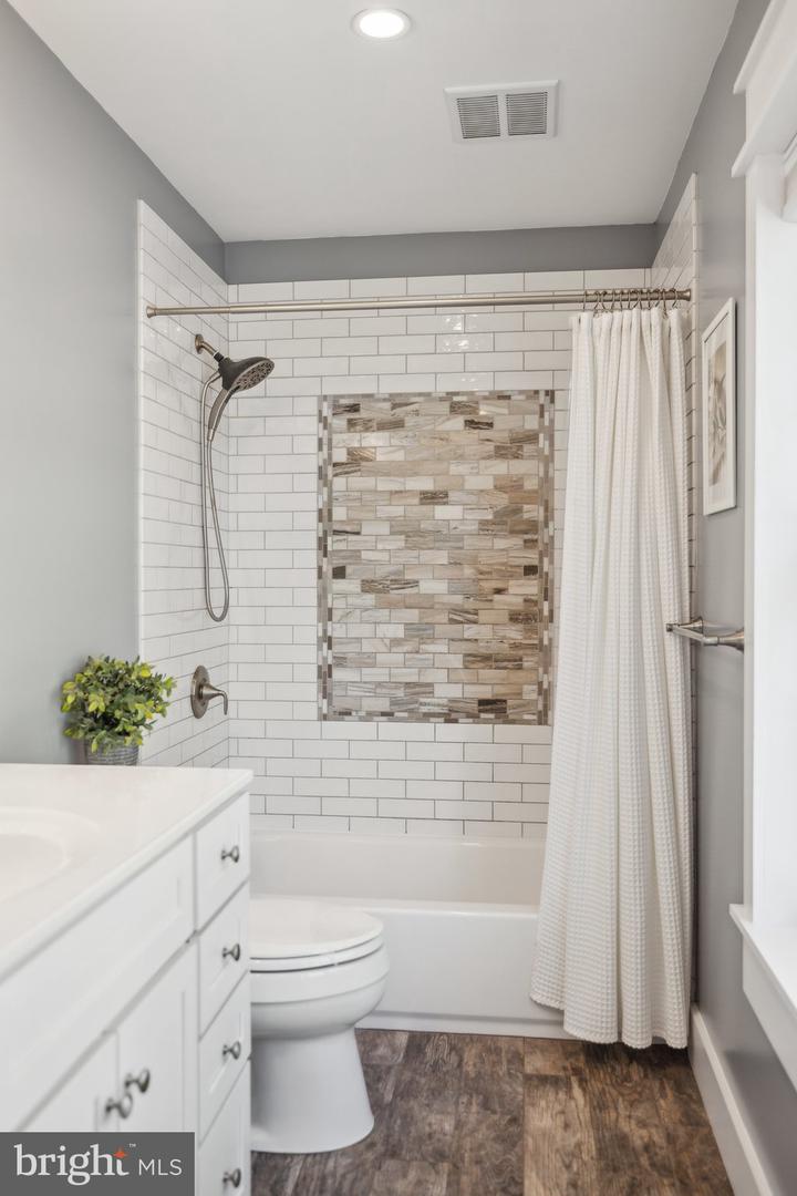 7225 TYLER AVE, FALLS CHURCH, Virginia 22042, 5 Bedrooms Bedrooms, ,3 BathroomsBathrooms,Residential,For sale,7225 TYLER AVE,VAFX2231778 MLS # VAFX2231778