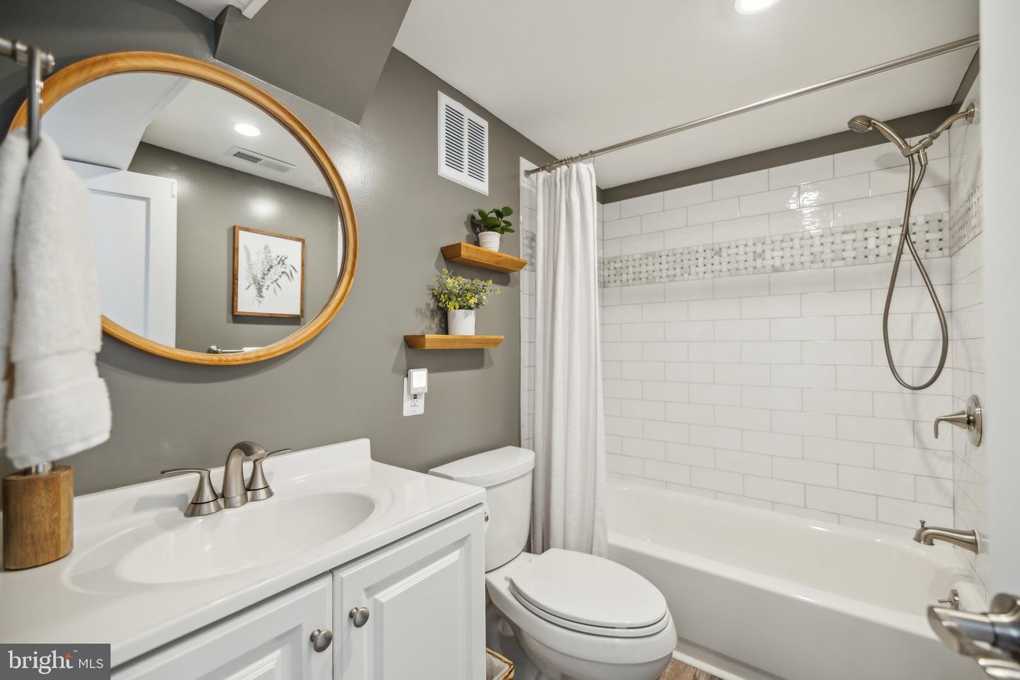 7225 TYLER AVE, FALLS CHURCH, Virginia 22042, 5 Bedrooms Bedrooms, ,3 BathroomsBathrooms,Residential,For sale,7225 TYLER AVE,VAFX2231778 MLS # VAFX2231778