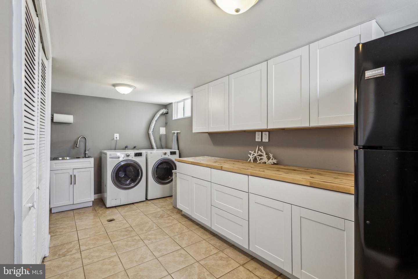 14709 DUNBAR LN, WOODBRIDGE, Virginia 22193, 4 Bedrooms Bedrooms, ,2 BathroomsBathrooms,Residential,For sale,14709 DUNBAR LN,VAPW2091108 MLS # VAPW2091108