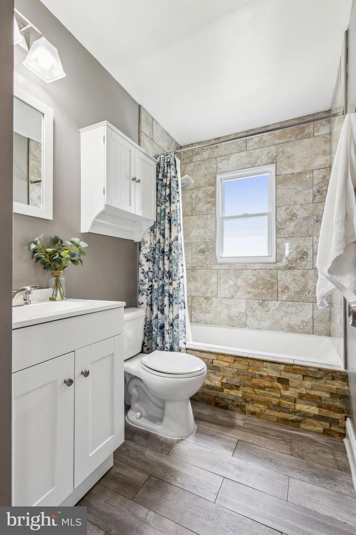 14709 DUNBAR LN, WOODBRIDGE, Virginia 22193, 4 Bedrooms Bedrooms, ,2 BathroomsBathrooms,Residential,For sale,14709 DUNBAR LN,VAPW2091108 MLS # VAPW2091108