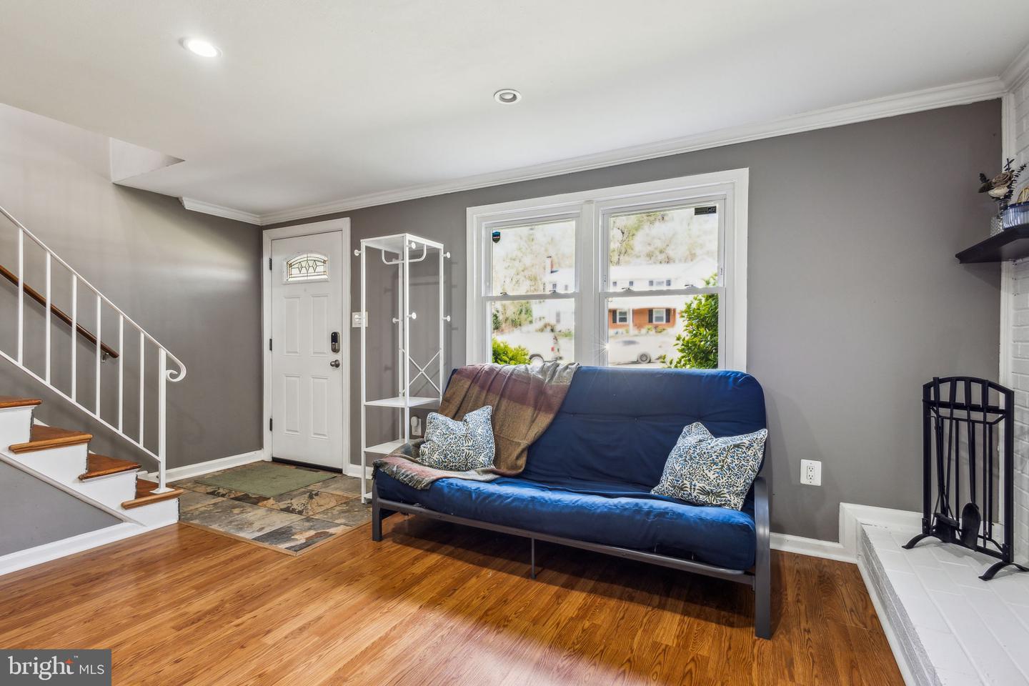 14709 DUNBAR LN, WOODBRIDGE, Virginia 22193, 4 Bedrooms Bedrooms, ,2 BathroomsBathrooms,Residential,For sale,14709 DUNBAR LN,VAPW2091108 MLS # VAPW2091108