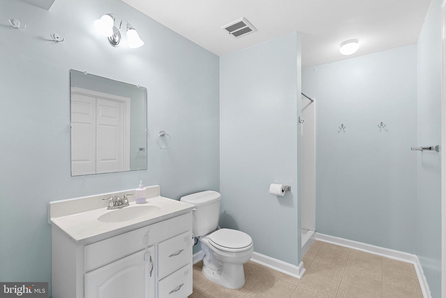 22034 STONE HOLLOW DR, BROADLANDS, Virginia 20148, 5 Bedrooms Bedrooms, ,3 BathroomsBathrooms,Residential,For sale,22034 STONE HOLLOW DR,VALO2092916 MLS # VALO2092916