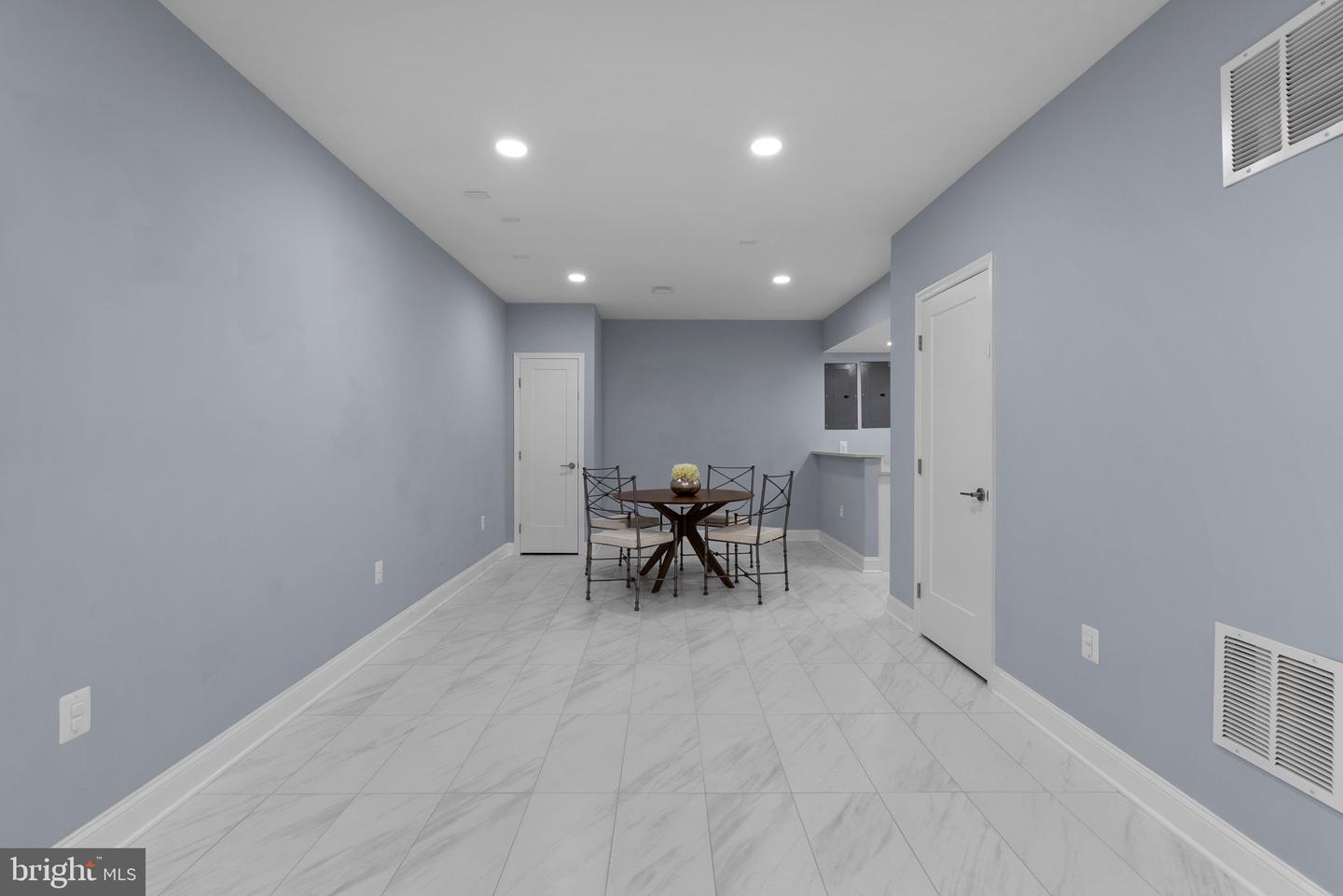 2924 HUNTER RD, FAIRFAX, Virginia 22031, 5 Bedrooms Bedrooms, ,4 BathroomsBathrooms,Residential,For sale,2924 HUNTER RD,VAFX2232024 MLS # VAFX2232024