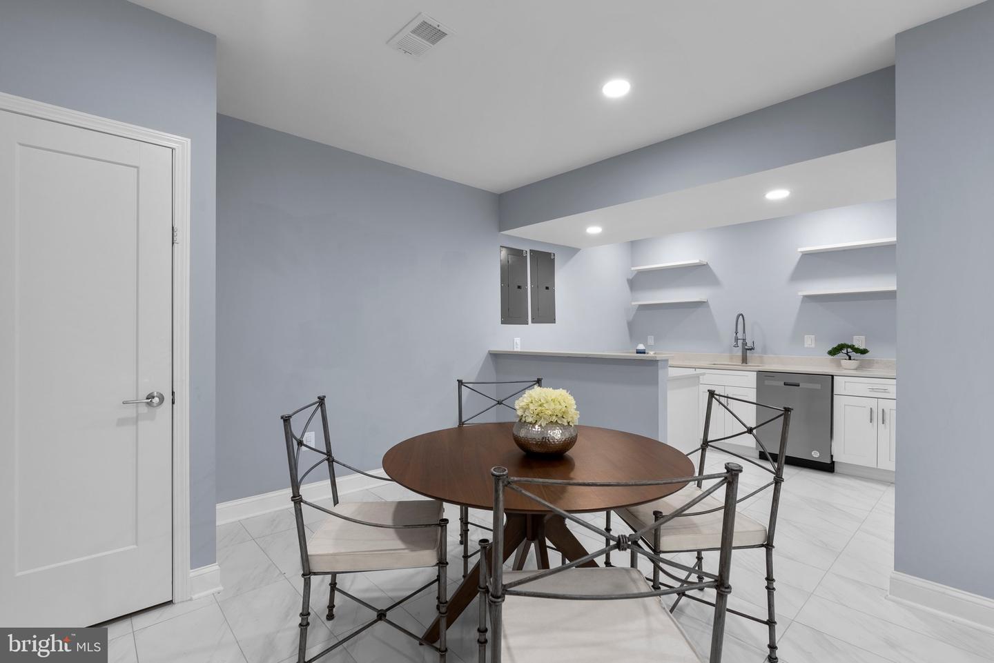 2924 HUNTER RD, FAIRFAX, Virginia 22031, 5 Bedrooms Bedrooms, ,4 BathroomsBathrooms,Residential,For sale,2924 HUNTER RD,VAFX2232024 MLS # VAFX2232024