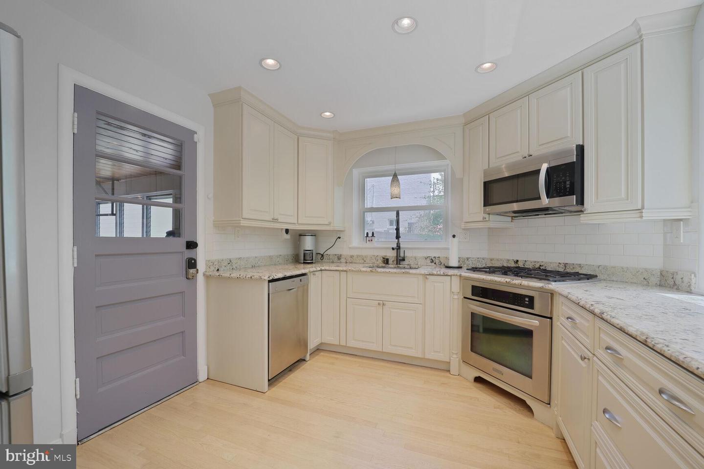 6219 BEACHWAY DR, FALLS CHURCH, Virginia 22041, 3 Bedrooms Bedrooms, ,2 BathroomsBathrooms,Residential,For sale,6219 BEACHWAY DR,VAFX2232028 MLS # VAFX2232028