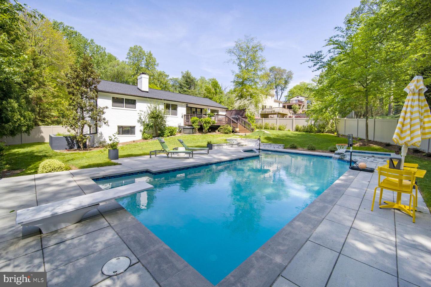 6219 BEACHWAY DR, FALLS CHURCH, Virginia 22041, 3 Bedrooms Bedrooms, ,2 BathroomsBathrooms,Residential,For sale,6219 BEACHWAY DR,VAFX2232028 MLS # VAFX2232028