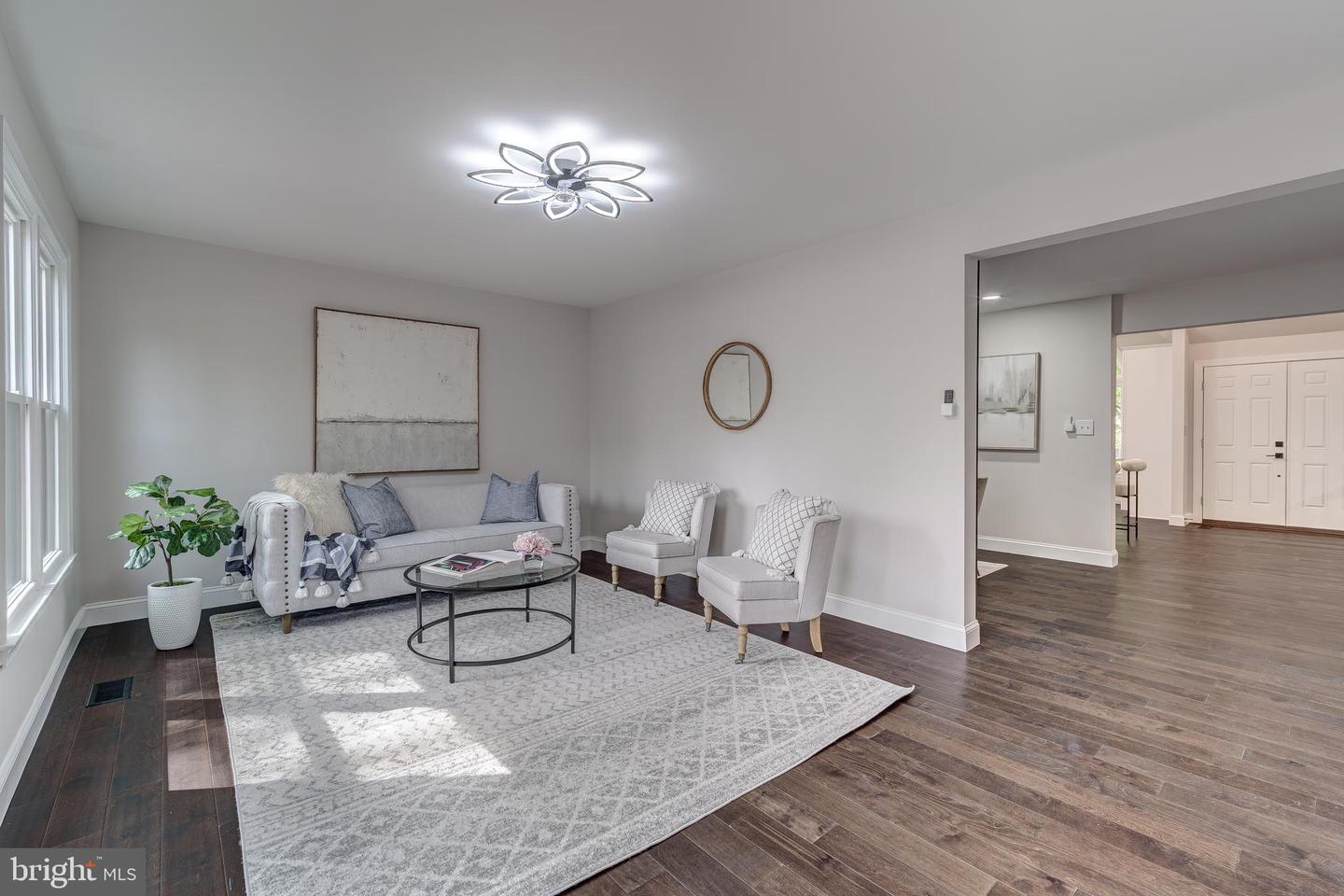 5275 DUNLEIGH DR, BURKE, Virginia 22015, 5 Bedrooms Bedrooms, ,3 BathroomsBathrooms,Residential,For sale,5275 DUNLEIGH DR,VAFX2232118 MLS # VAFX2232118