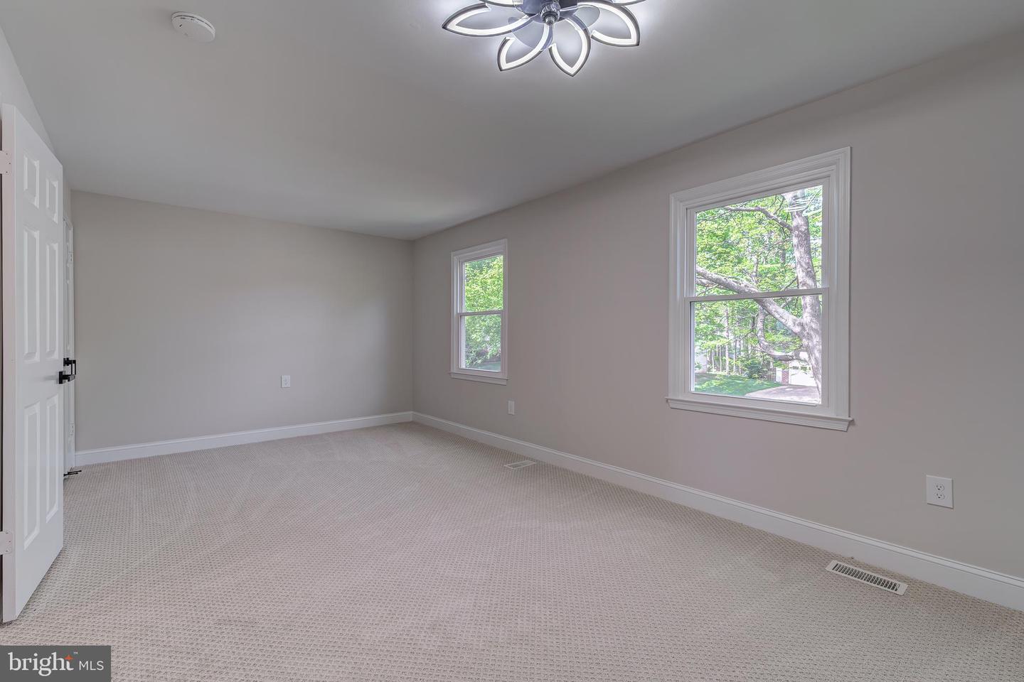5275 DUNLEIGH DR, BURKE, Virginia 22015, 5 Bedrooms Bedrooms, ,3 BathroomsBathrooms,Residential,For sale,5275 DUNLEIGH DR,VAFX2232118 MLS # VAFX2232118