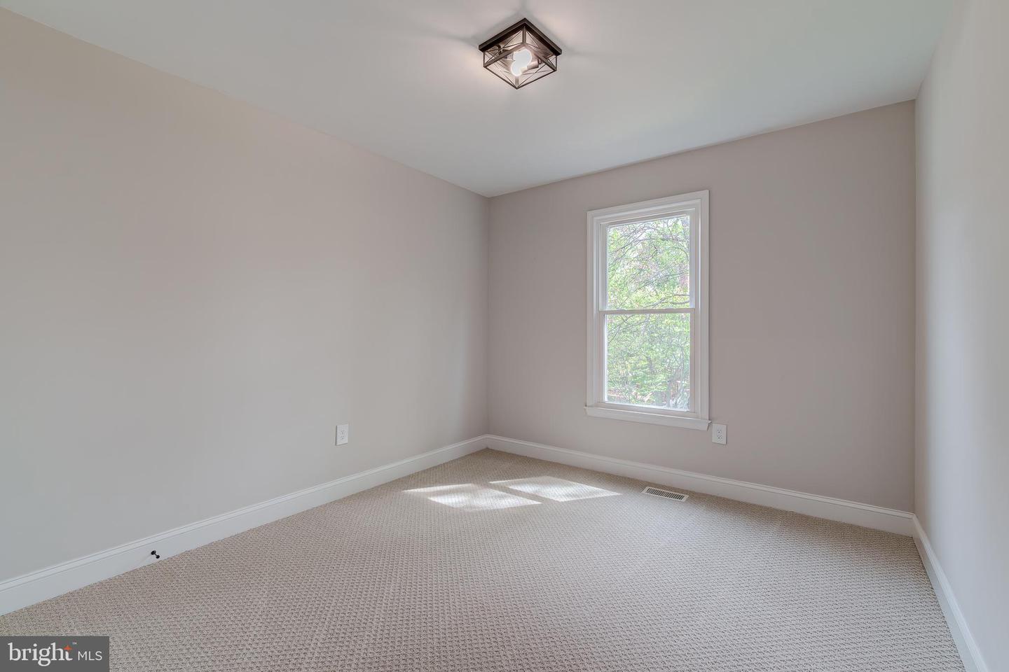 5275 DUNLEIGH DR, BURKE, Virginia 22015, 5 Bedrooms Bedrooms, ,3 BathroomsBathrooms,Residential,For sale,5275 DUNLEIGH DR,VAFX2232118 MLS # VAFX2232118