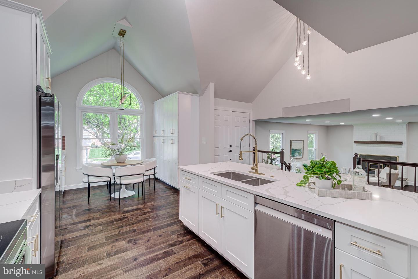 5275 DUNLEIGH DR, BURKE, Virginia 22015, 5 Bedrooms Bedrooms, ,3 BathroomsBathrooms,Residential,For sale,5275 DUNLEIGH DR,VAFX2232118 MLS # VAFX2232118
