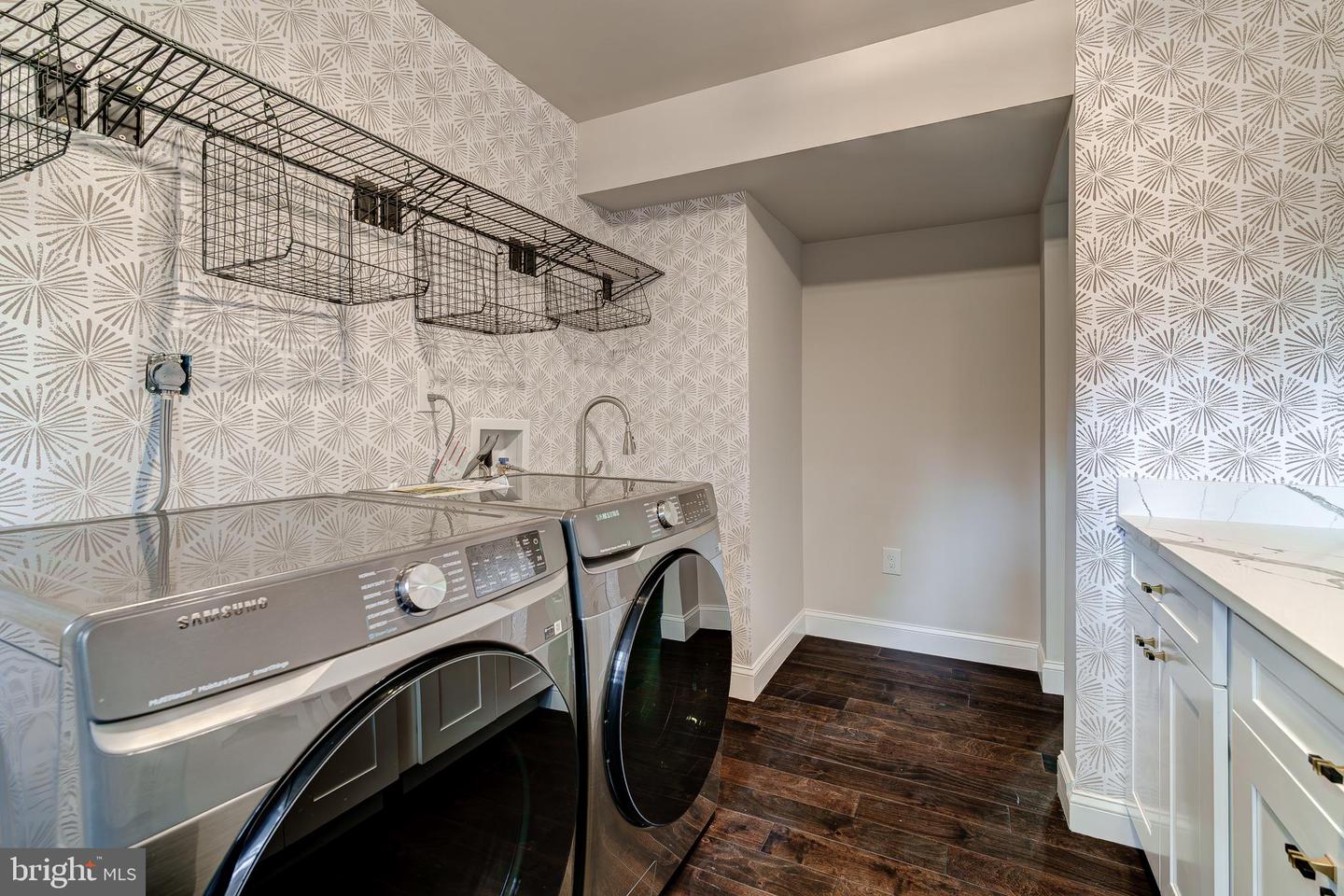 5275 DUNLEIGH DR, BURKE, Virginia 22015, 5 Bedrooms Bedrooms, ,3 BathroomsBathrooms,Residential,For sale,5275 DUNLEIGH DR,VAFX2232118 MLS # VAFX2232118