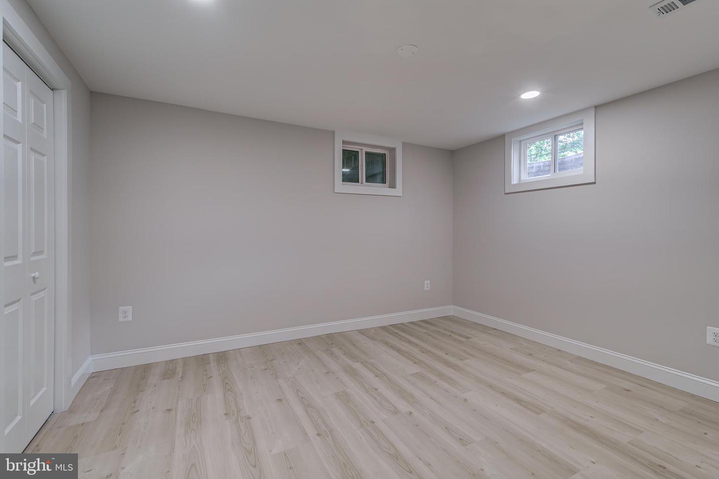 5275 DUNLEIGH DR, BURKE, Virginia 22015, 5 Bedrooms Bedrooms, ,3 BathroomsBathrooms,Residential,For sale,5275 DUNLEIGH DR,VAFX2232118 MLS # VAFX2232118