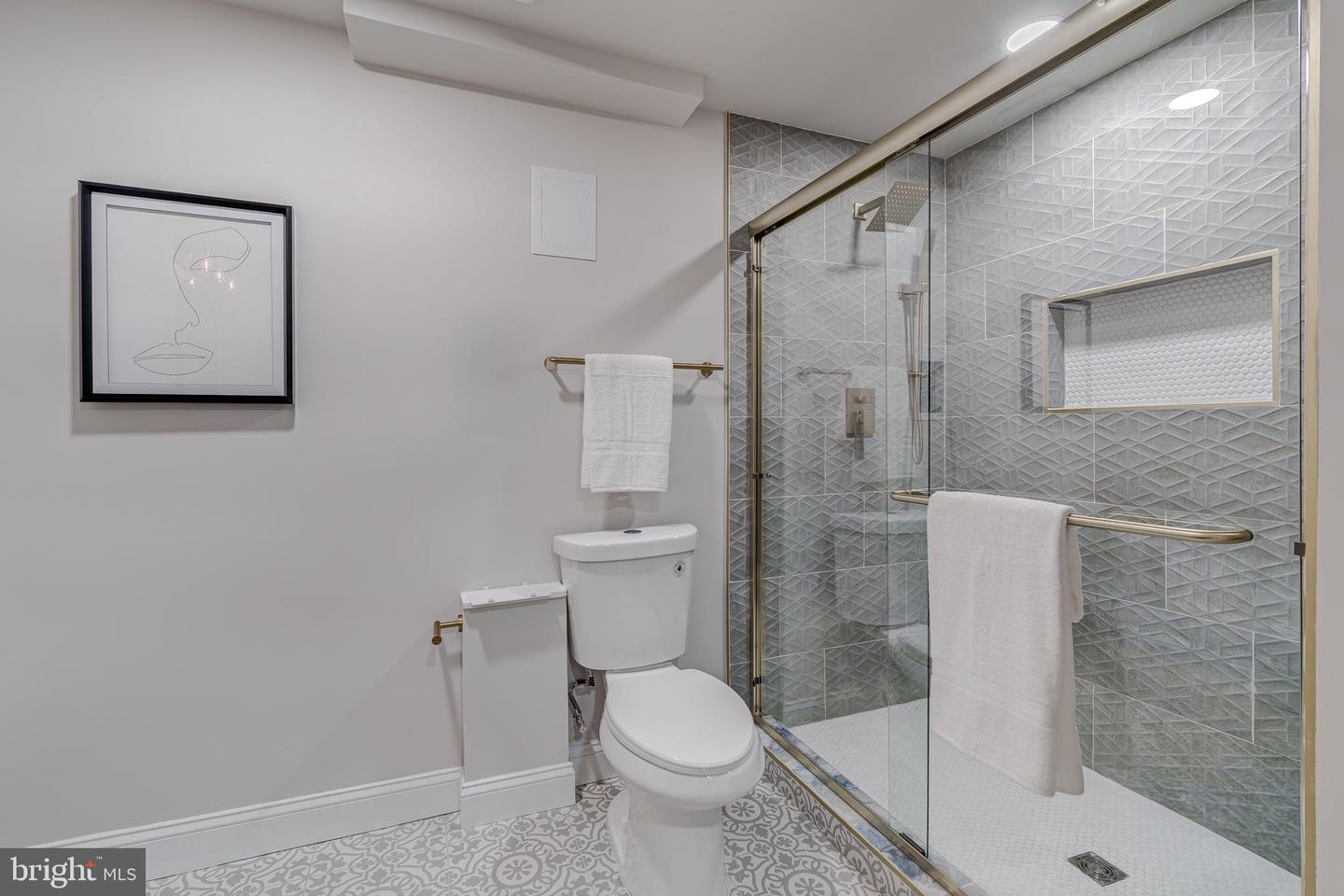 5275 DUNLEIGH DR, BURKE, Virginia 22015, 5 Bedrooms Bedrooms, ,3 BathroomsBathrooms,Residential,For sale,5275 DUNLEIGH DR,VAFX2232118 MLS # VAFX2232118