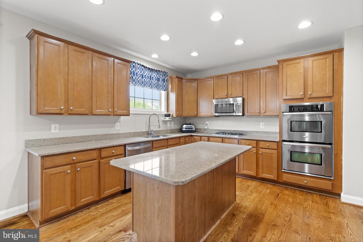 2196 PORT POTOMAC AVE, WOODBRIDGE, Virginia 22191, 4 Bedrooms Bedrooms, 5 Rooms Rooms,3 BathroomsBathrooms,Residential,For sale,2196 PORT POTOMAC AVE,VAPW2091248 MLS # VAPW2091248