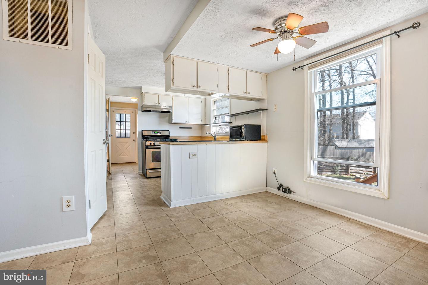 7647 FALLSWOOD WAY, LORTON, Virginia 22079, 3 Bedrooms Bedrooms, ,3 BathroomsBathrooms,Residential,For sale,7647 FALLSWOOD WAY,VAFX2232382 MLS # VAFX2232382