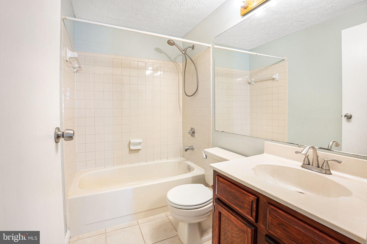 7647 FALLSWOOD WAY, LORTON, Virginia 22079, 3 Bedrooms Bedrooms, ,3 BathroomsBathrooms,Residential,For sale,7647 FALLSWOOD WAY,VAFX2232382 MLS # VAFX2232382