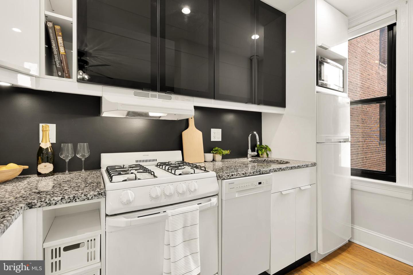 1101 L ST NW #606, WASHINGTON, District Of Columbia 20005, 1 Room Rooms,1 BathroomBathrooms,Residential,For sale,1101 L ST NW #606,DCDC2194138 MLS # DCDC2194138