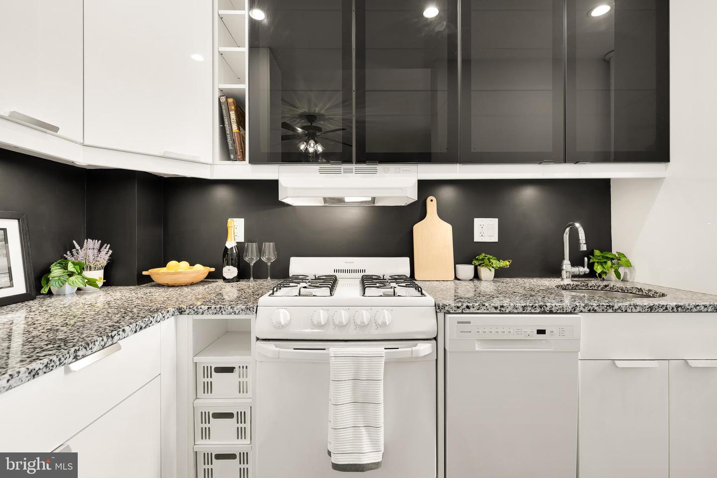 1101 L ST NW #606, WASHINGTON, District Of Columbia 20005, 1 Room Rooms,1 BathroomBathrooms,Residential,For sale,1101 L ST NW #606,DCDC2194138 MLS # DCDC2194138