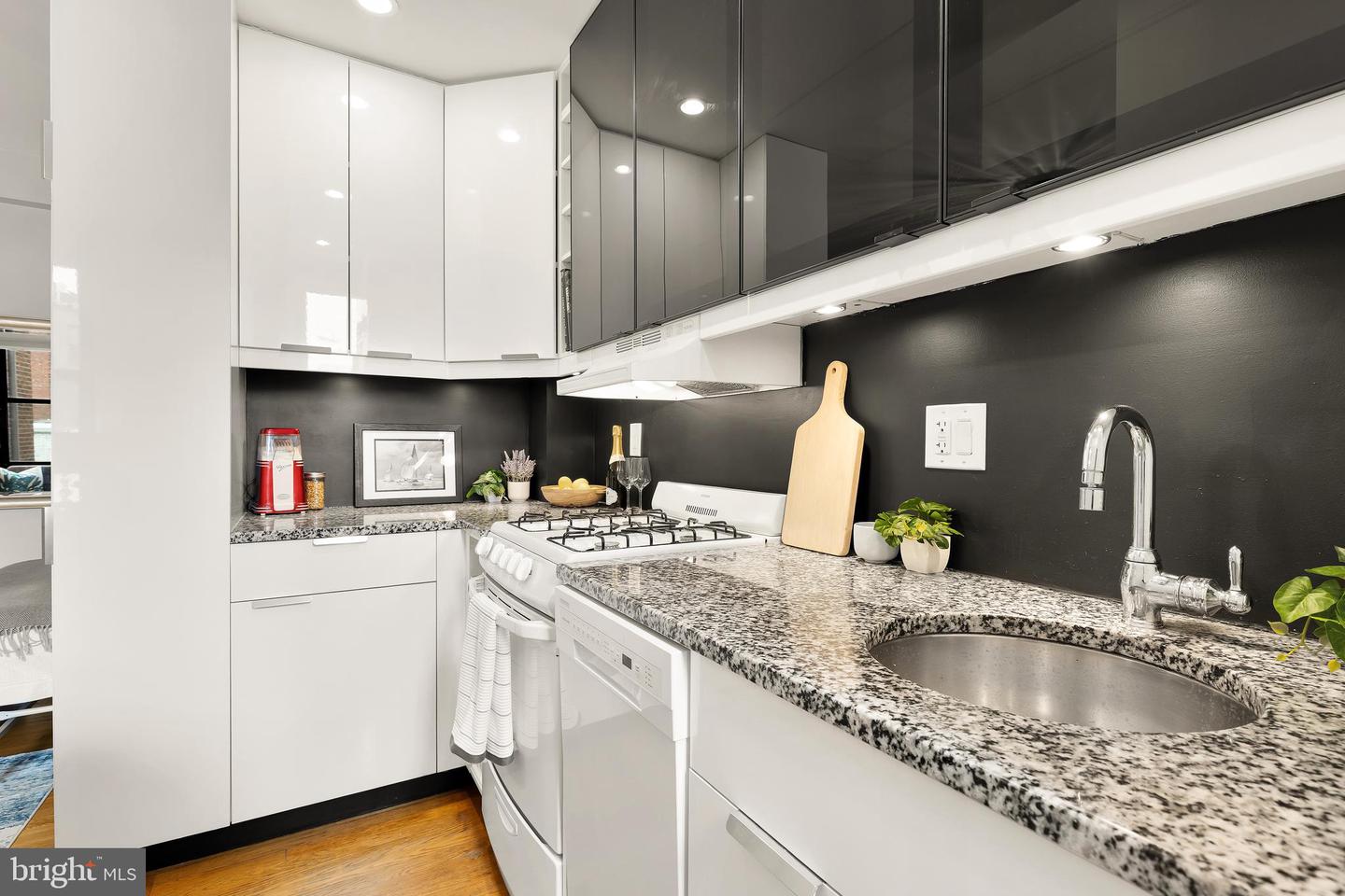 1101 L ST NW #606, WASHINGTON, District Of Columbia 20005, 1 Room Rooms,1 BathroomBathrooms,Residential,For sale,1101 L ST NW #606,DCDC2194138 MLS # DCDC2194138