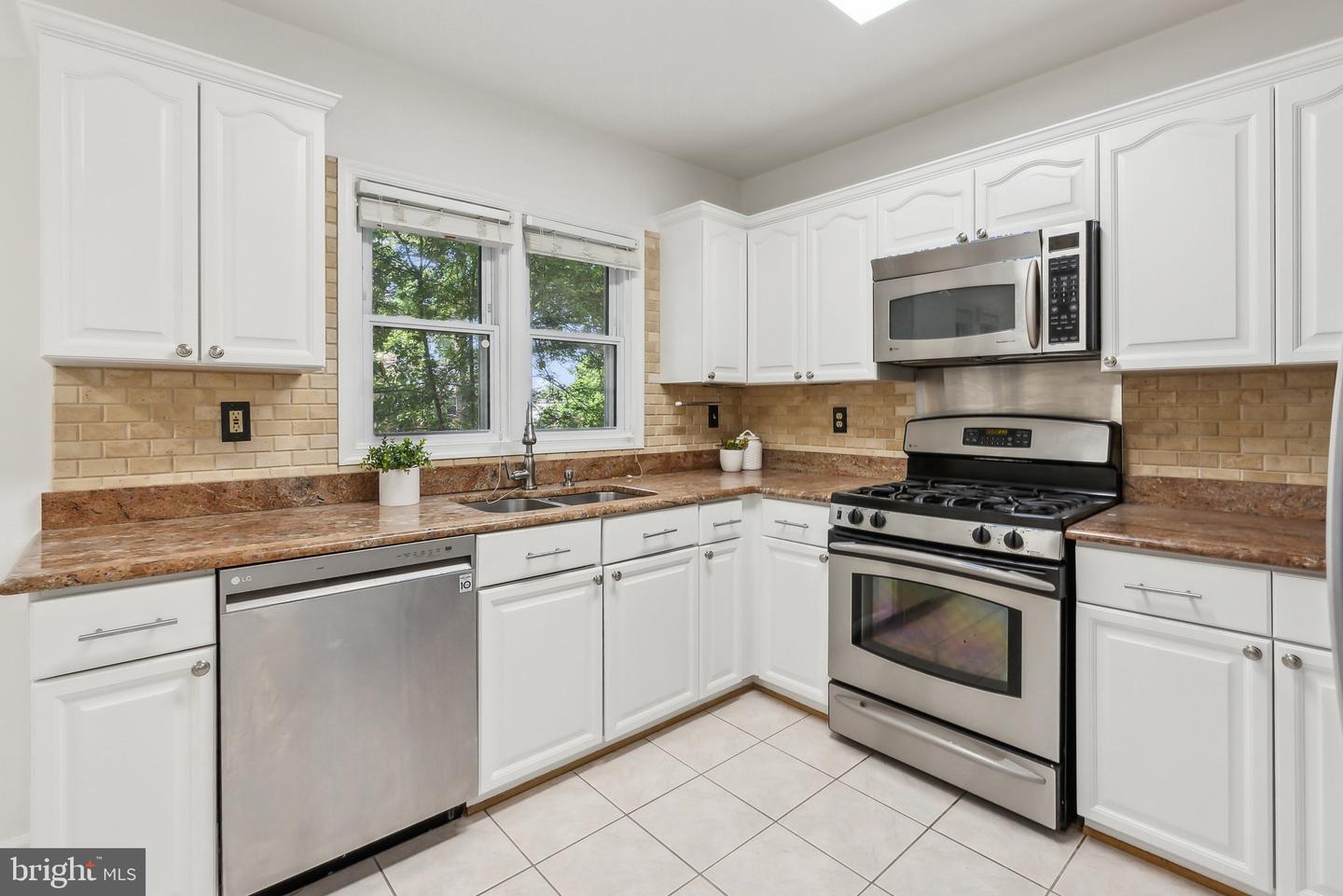 695 W GLEBE RD, ALEXANDRIA, Virginia 22305, 3 Bedrooms Bedrooms, ,4 BathroomsBathrooms,Residential,For sale,695 W GLEBE RD,VAAX2043810 MLS # VAAX2043810