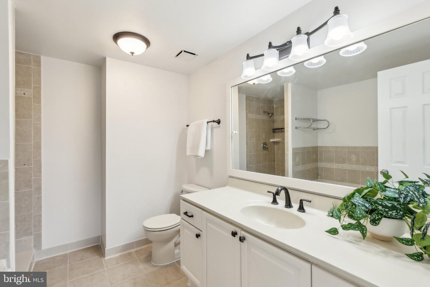 695 W GLEBE RD, ALEXANDRIA, Virginia 22305, 3 Bedrooms Bedrooms, ,4 BathroomsBathrooms,Residential,For sale,695 W GLEBE RD,VAAX2043810 MLS # VAAX2043810