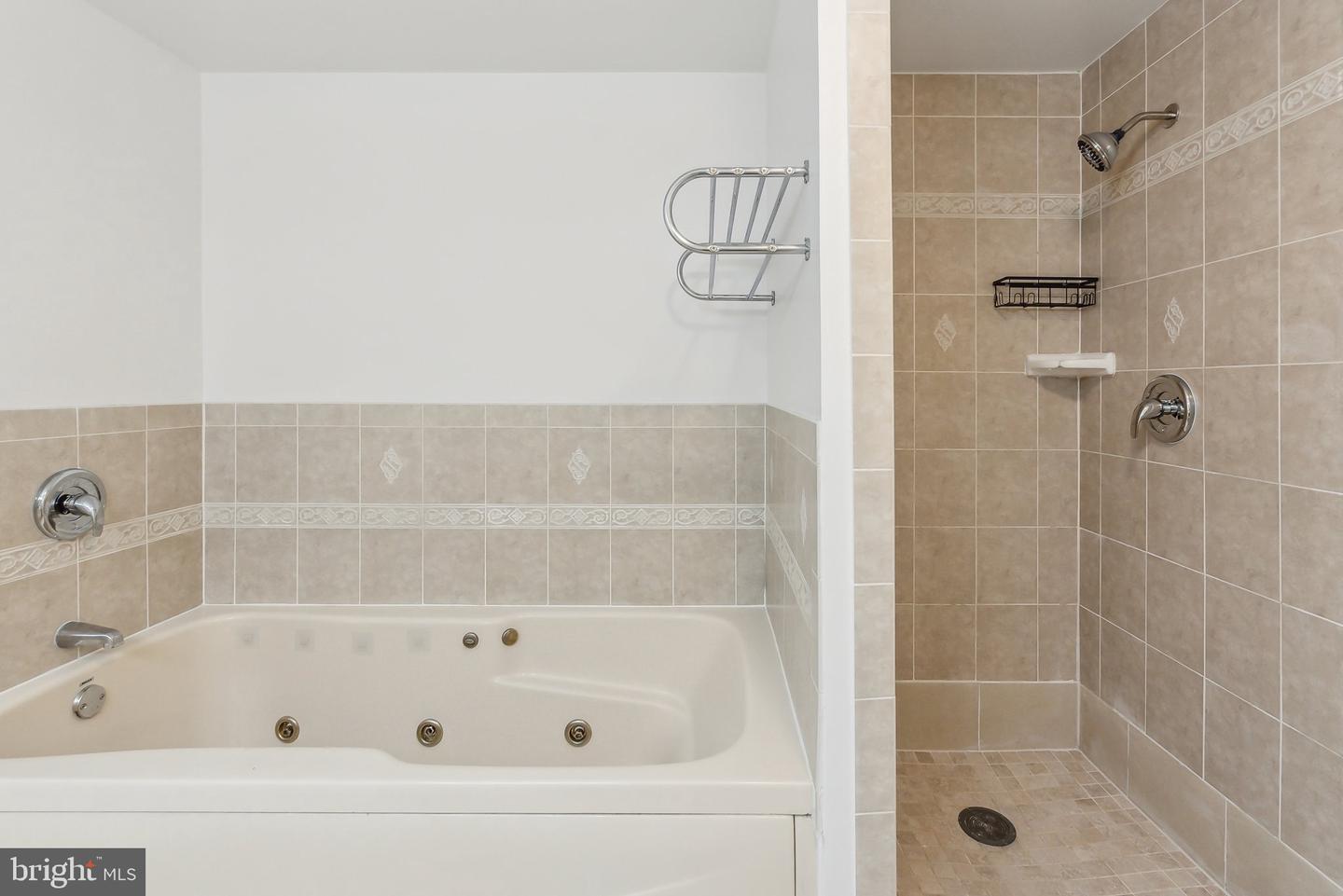 695 W GLEBE RD, ALEXANDRIA, Virginia 22305, 3 Bedrooms Bedrooms, ,4 BathroomsBathrooms,Residential,For sale,695 W GLEBE RD,VAAX2043810 MLS # VAAX2043810