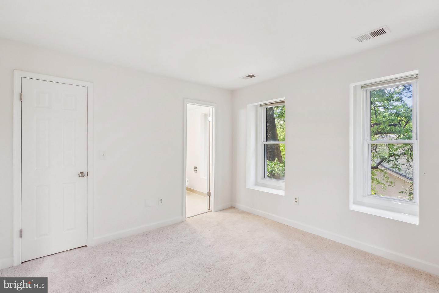 695 W GLEBE RD, ALEXANDRIA, Virginia 22305, 3 Bedrooms Bedrooms, ,4 BathroomsBathrooms,Residential,For sale,695 W GLEBE RD,VAAX2043810 MLS # VAAX2043810