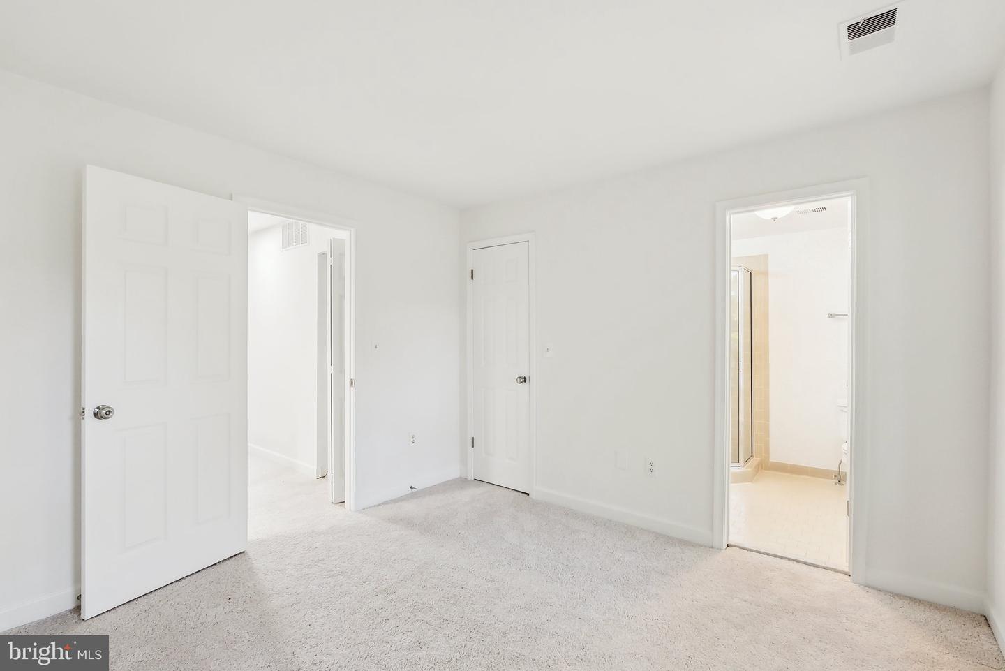 695 W GLEBE RD, ALEXANDRIA, Virginia 22305, 3 Bedrooms Bedrooms, ,4 BathroomsBathrooms,Residential,For sale,695 W GLEBE RD,VAAX2043810 MLS # VAAX2043810