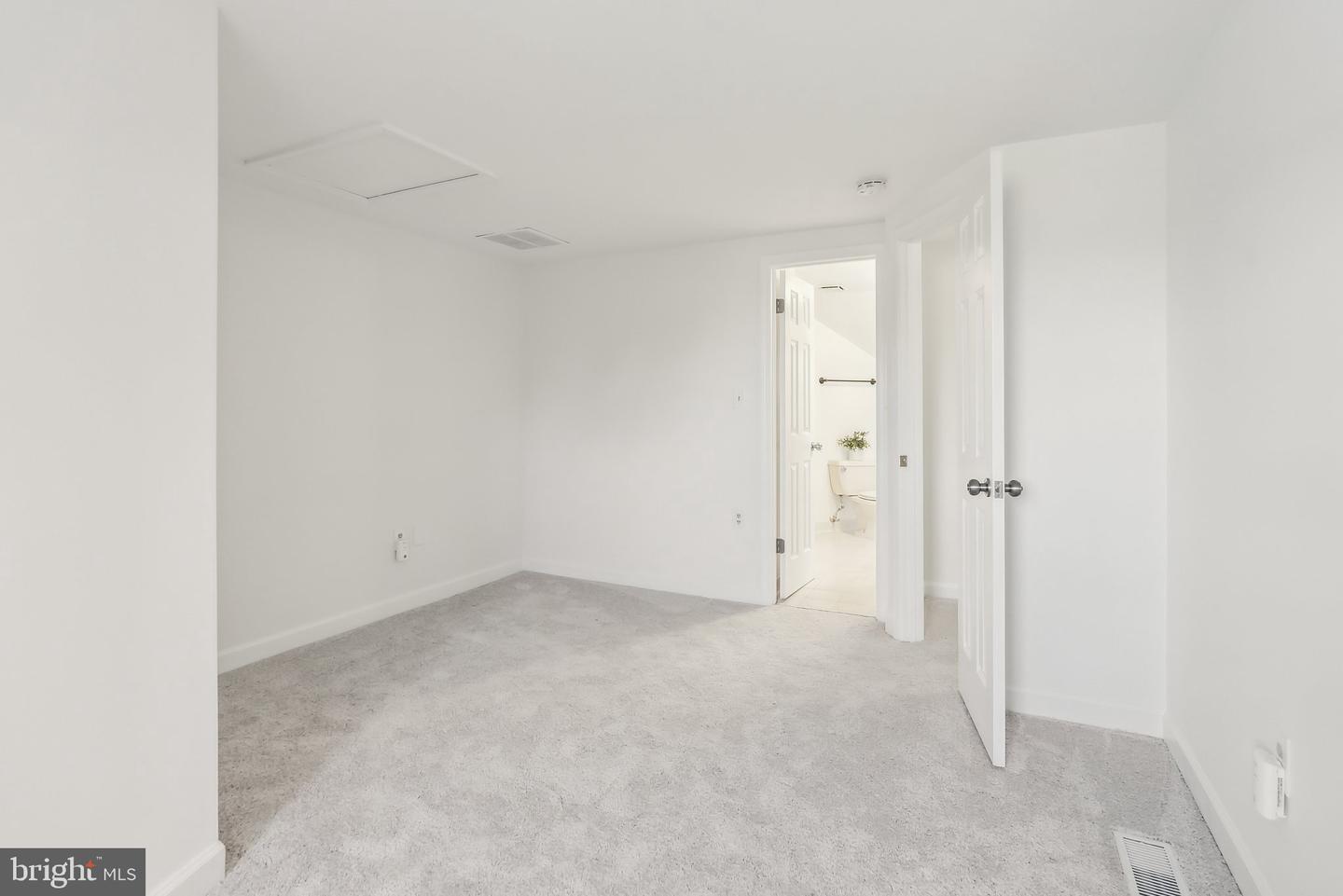695 W GLEBE RD, ALEXANDRIA, Virginia 22305, 3 Bedrooms Bedrooms, ,4 BathroomsBathrooms,Residential,For sale,695 W GLEBE RD,VAAX2043810 MLS # VAAX2043810