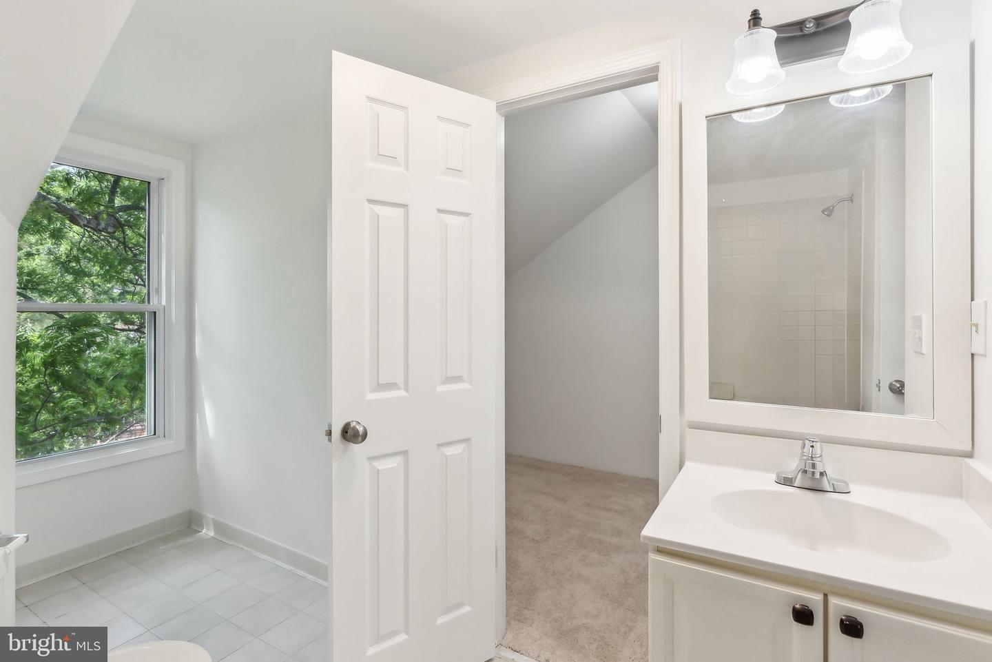 695 W GLEBE RD, ALEXANDRIA, Virginia 22305, 3 Bedrooms Bedrooms, ,4 BathroomsBathrooms,Residential,For sale,695 W GLEBE RD,VAAX2043810 MLS # VAAX2043810
