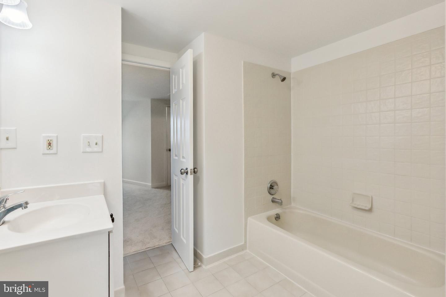 695 W GLEBE RD, ALEXANDRIA, Virginia 22305, 3 Bedrooms Bedrooms, ,4 BathroomsBathrooms,Residential,For sale,695 W GLEBE RD,VAAX2043810 MLS # VAAX2043810