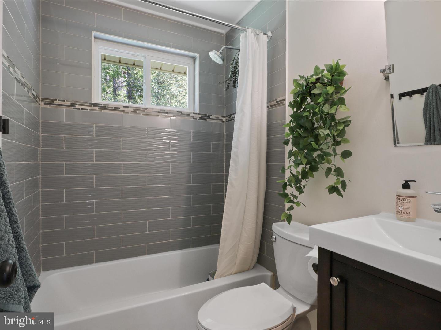 5319 STONINGTON DR, FAIRFAX, Virginia 22032, 4 Bedrooms Bedrooms, ,2 BathroomsBathrooms,Residential,For sale,5319 STONINGTON DR,VAFX2232516 MLS # VAFX2232516