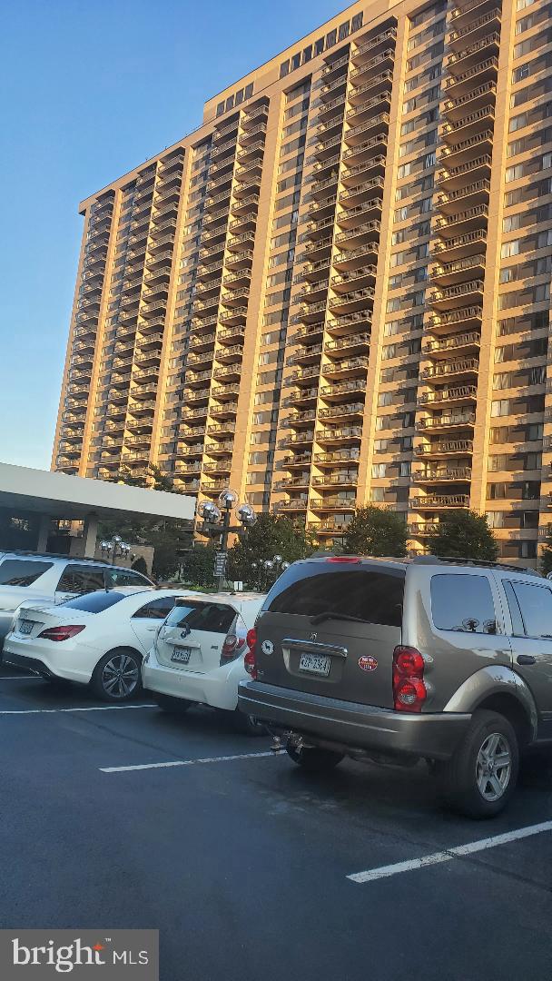 3705 S GEORGE MASON DR #1311, FALLS CHURCH, Virginia 22041, 2 Bedrooms Bedrooms, ,1 BathroomBathrooms,Residential,For sale,3705 S GEORGE MASON DR #1311,VAFX2232546 MLS # VAFX2232546