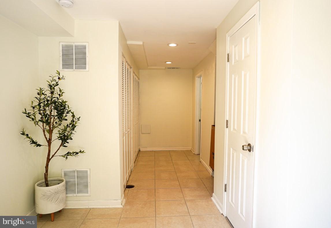 2691 24TH RD S, ARLINGTON, Virginia 22206, 3 Bedrooms Bedrooms, ,2 BathroomsBathrooms,Residential,For sale,2691 24TH RD S,VAAR2055636 MLS # VAAR2055636